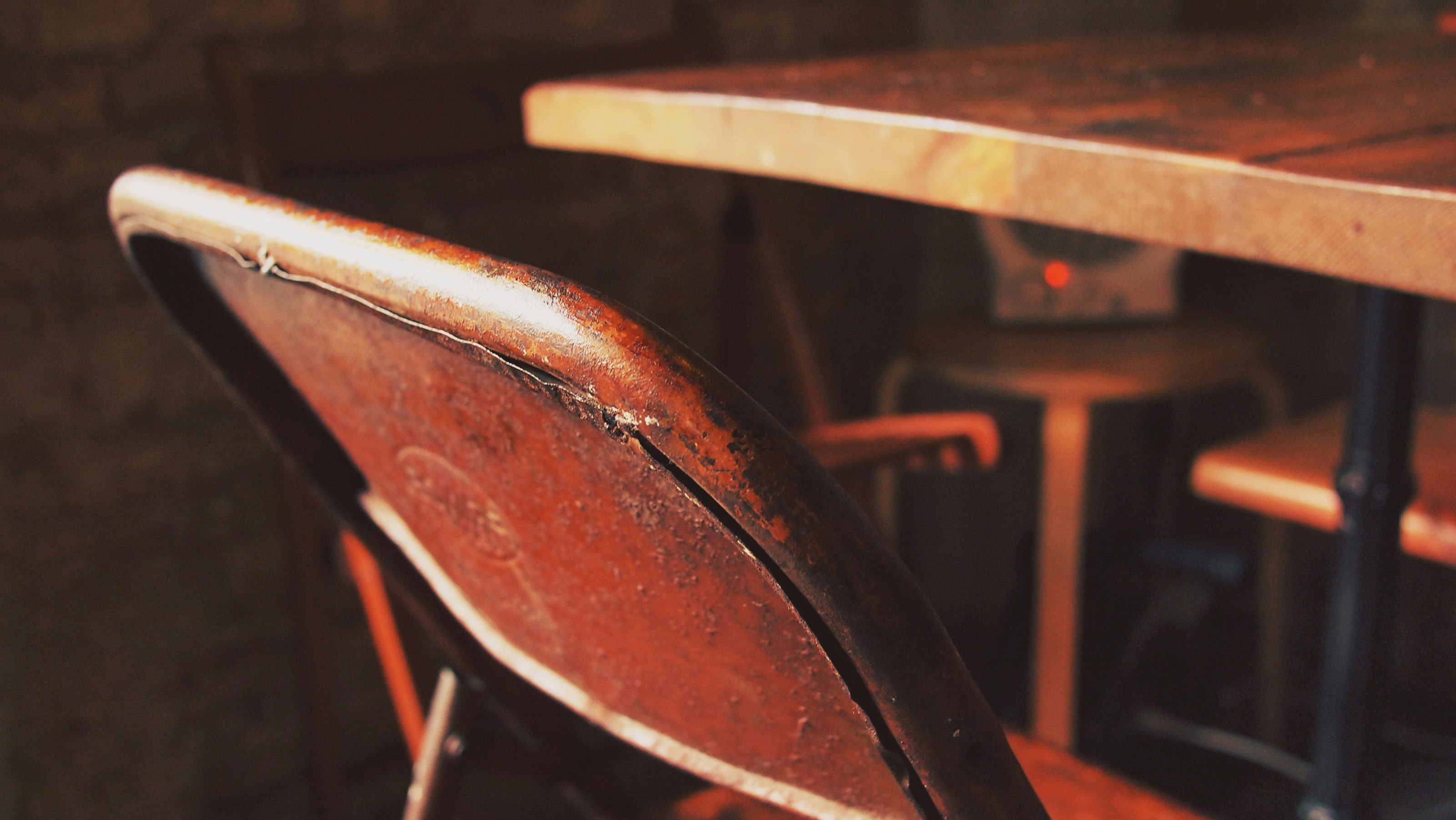 close-up photography of brown steel chair